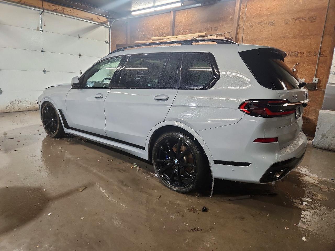 2023 BMW X7