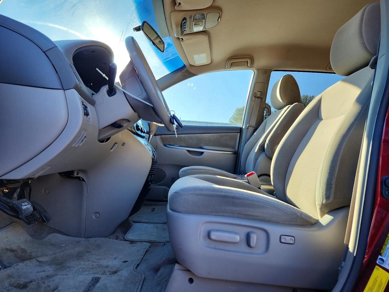 2010 TOYOTA SIENNA