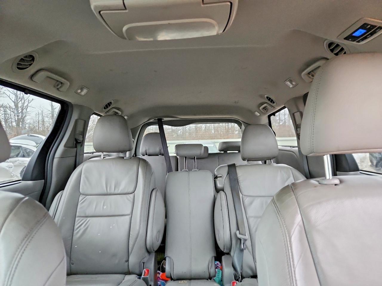 2016 TOYOTA SIENNA