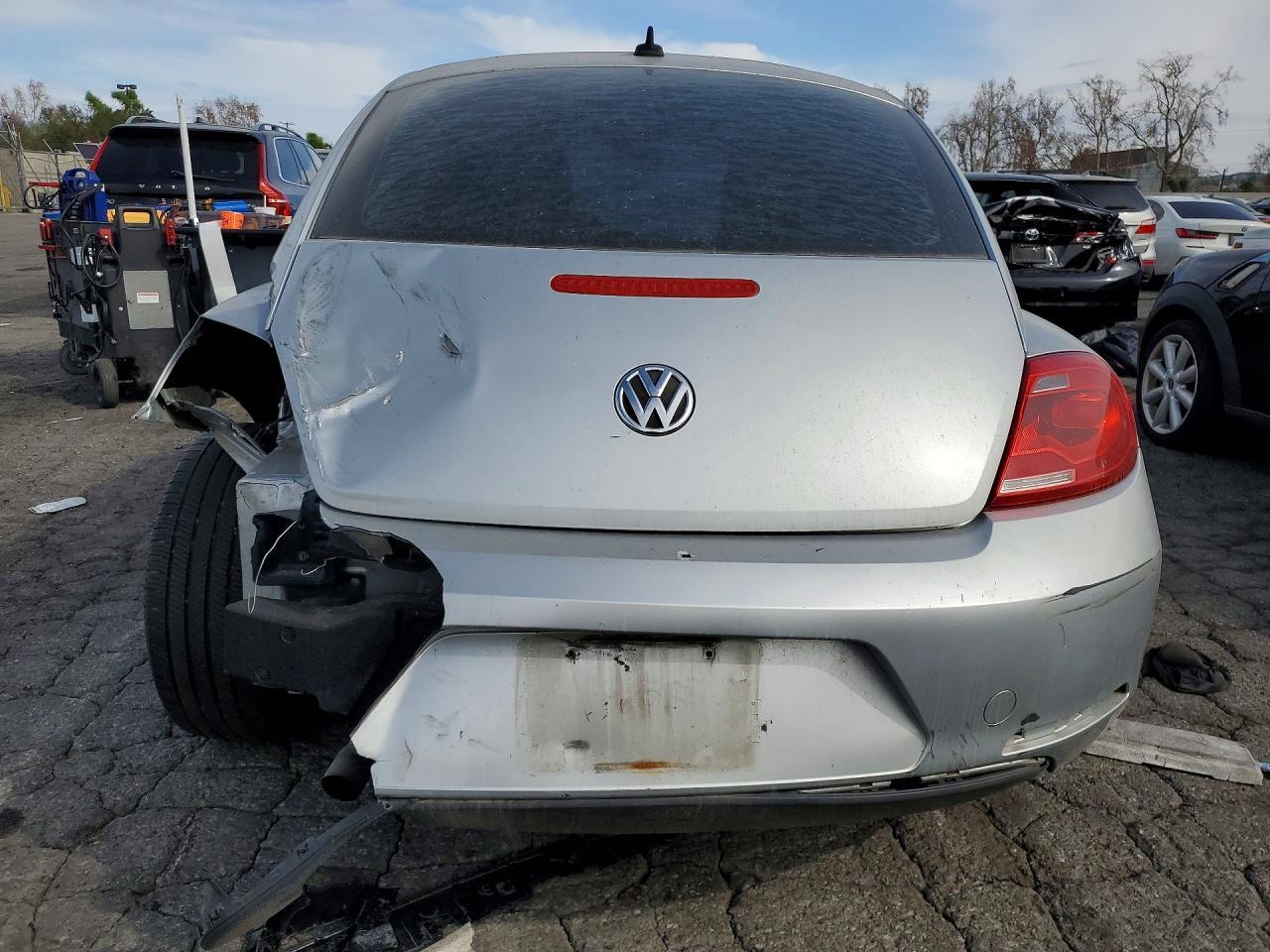 2012 VOLKSWAGEN Beetle