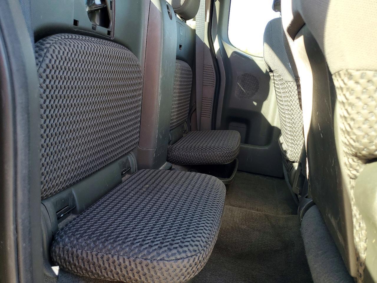 2012 NISSAN Frontier