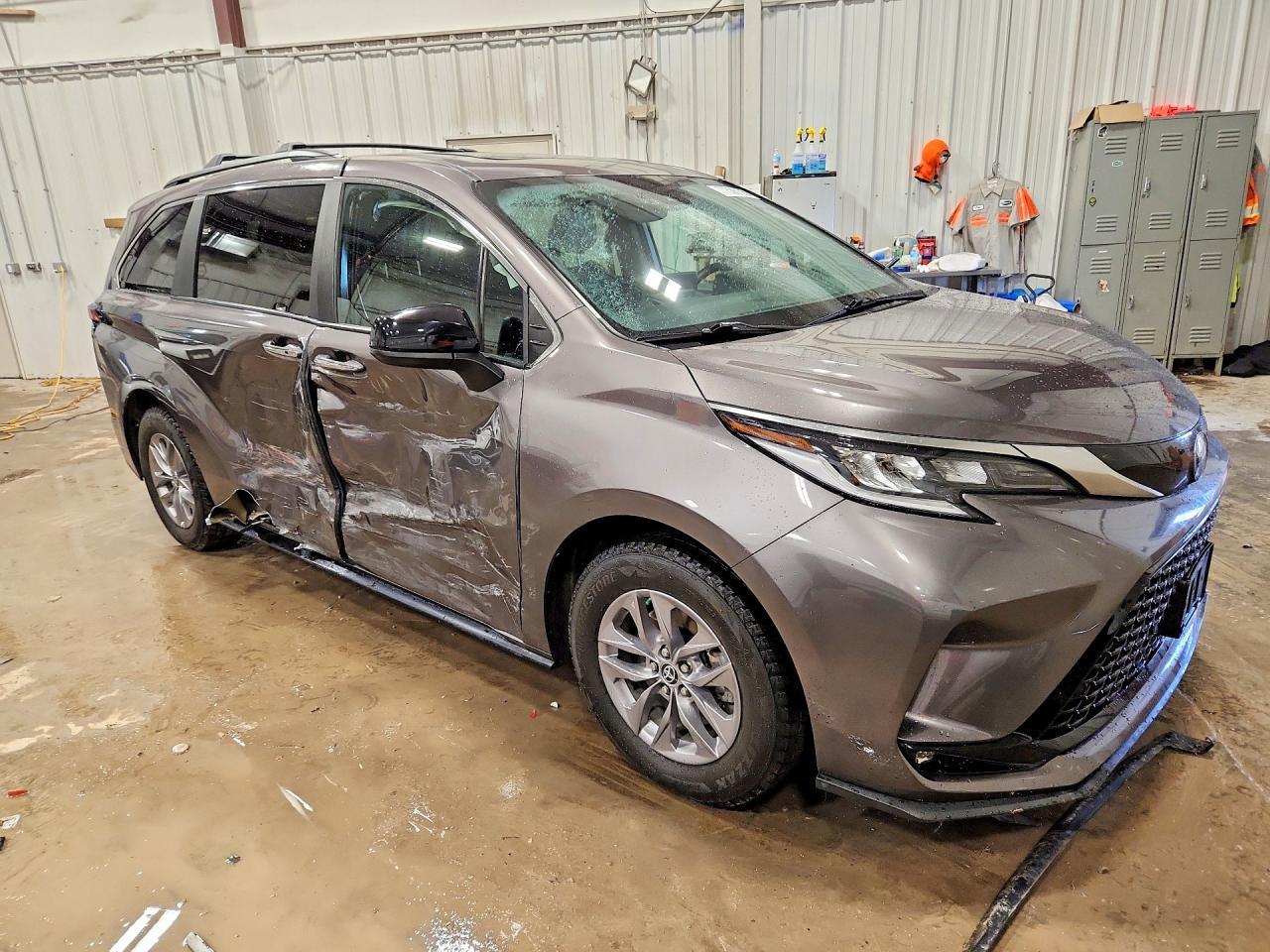 2022 TOYOTA SIENNA