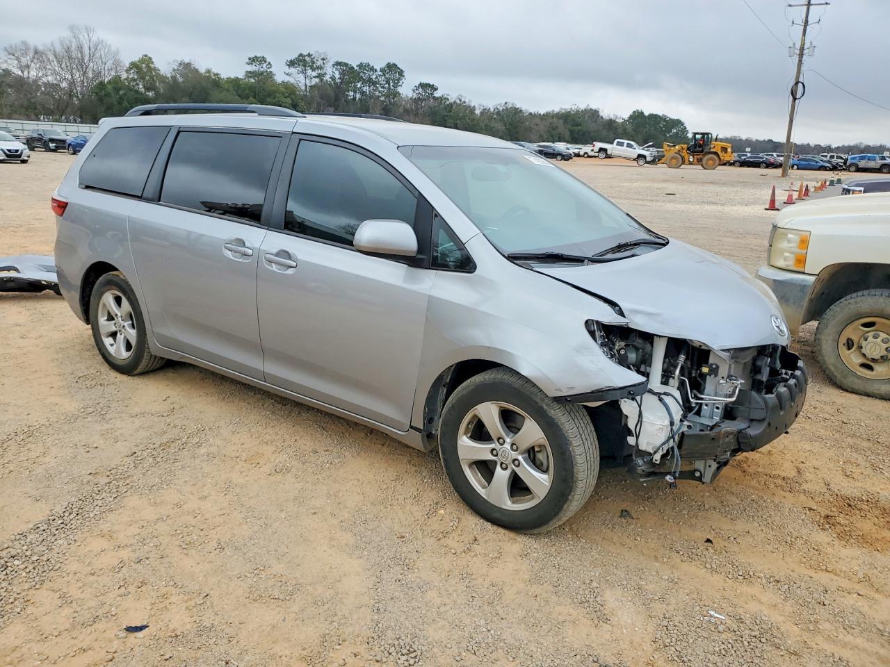 2016 TOYOTA SIENNA