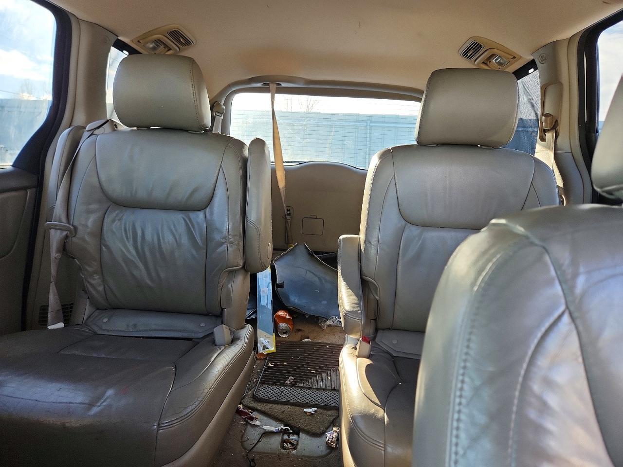 2005 TOYOTA SIENNA