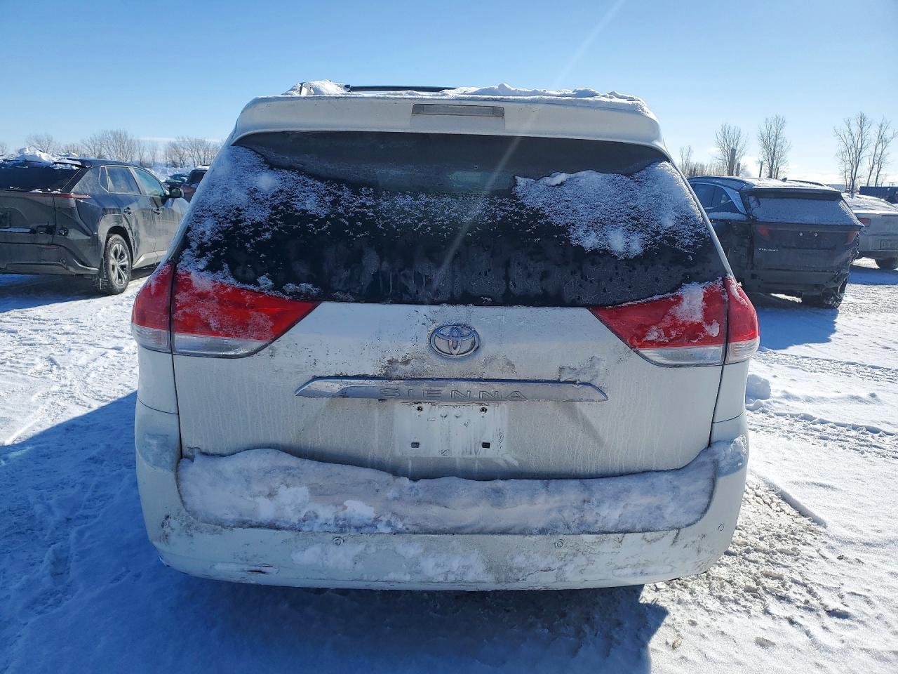 2011 TOYOTA SIENNA