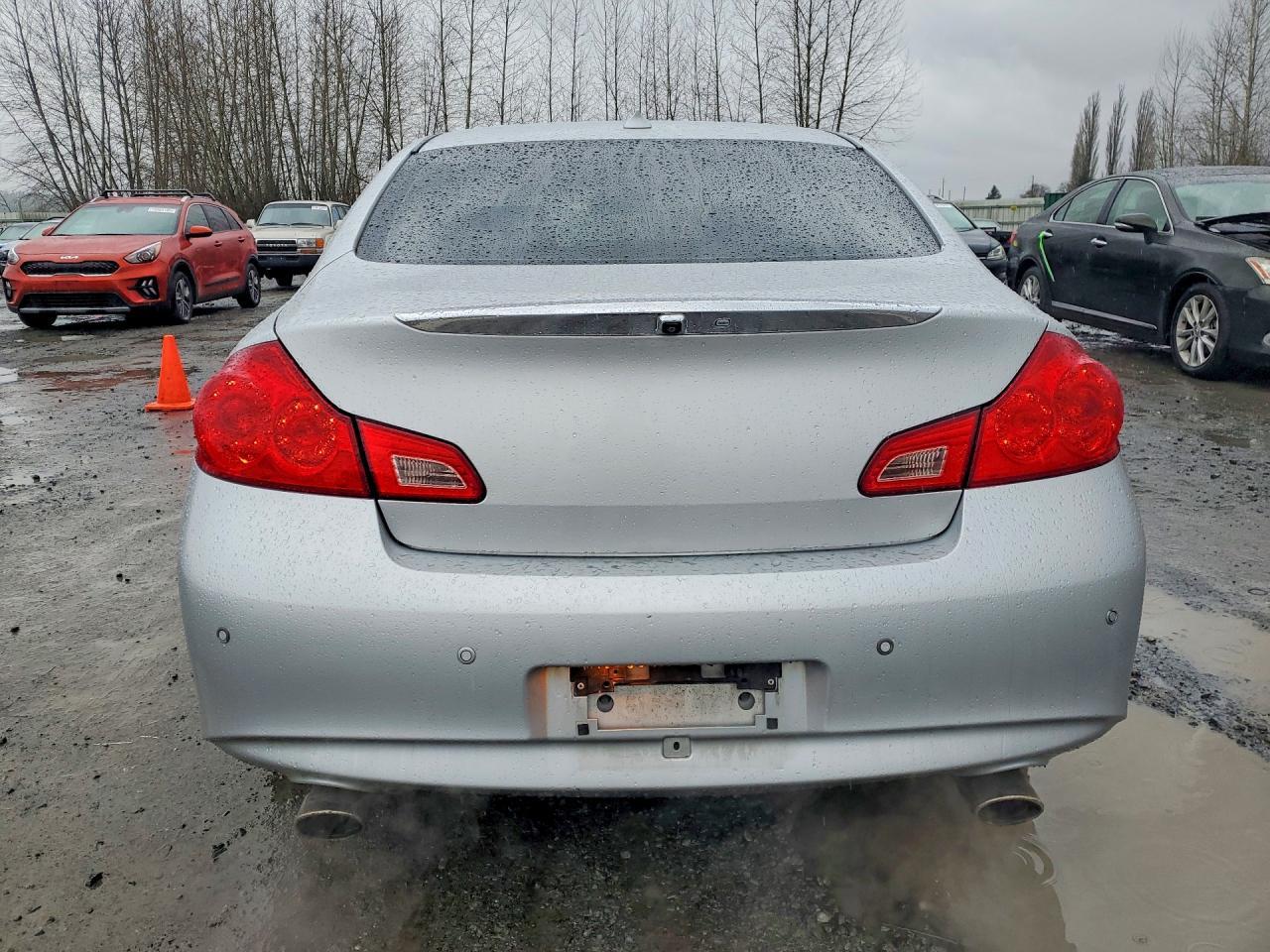2011 INFINITI G37