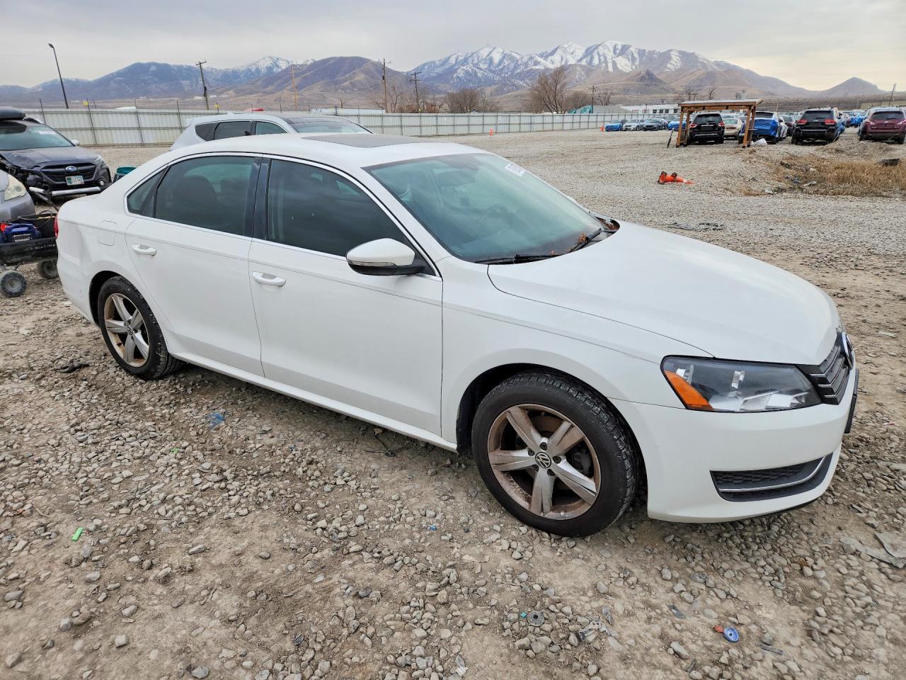 2012 VOLKSWAGEN Passat