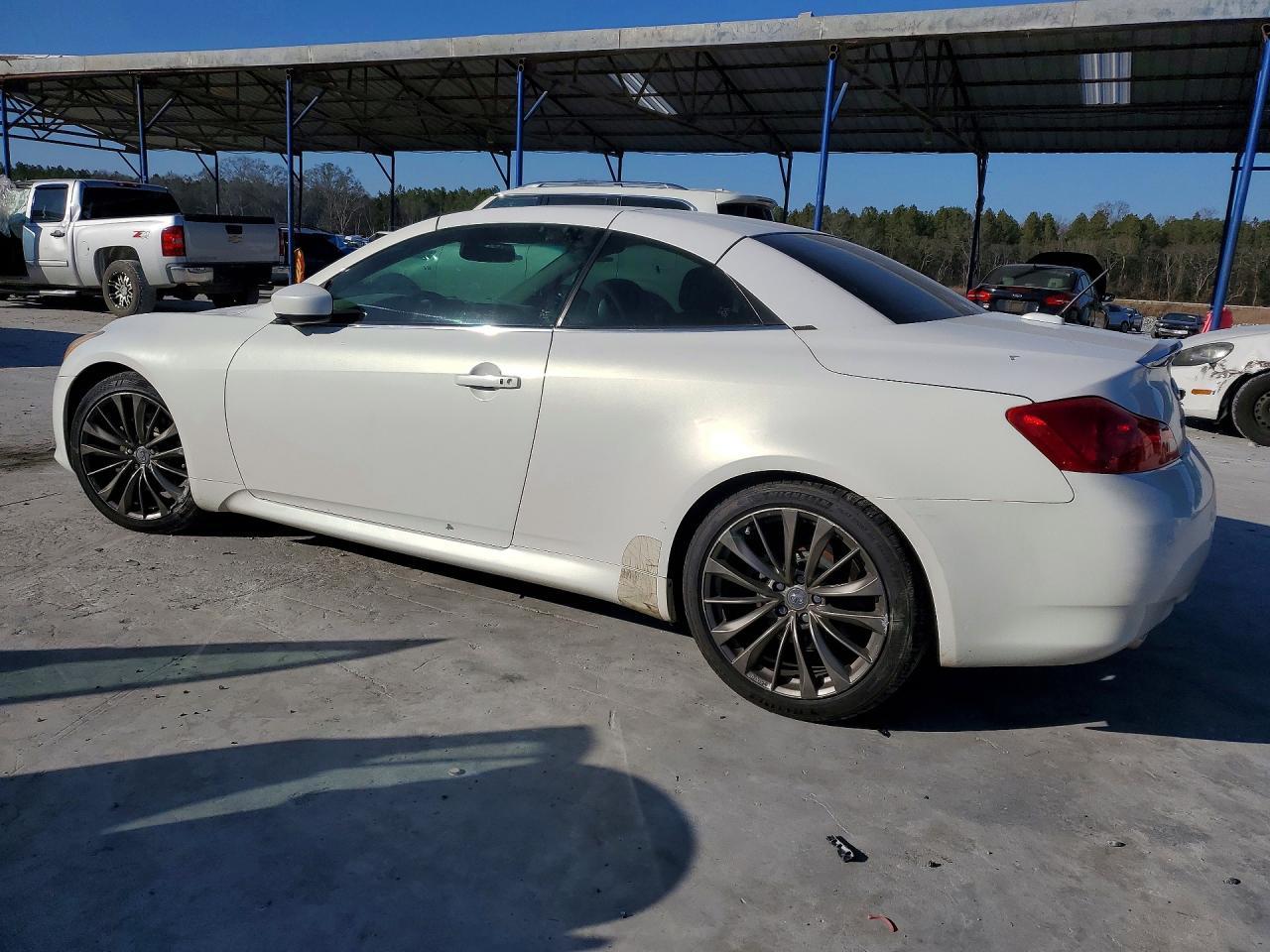 2011 INFINITI G37