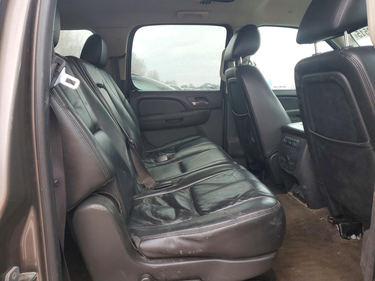 2012 CHEVROLET Suburban