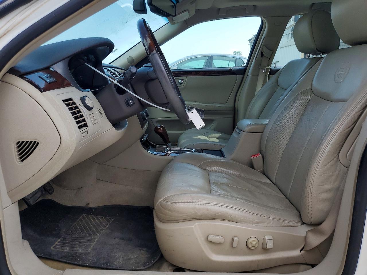 2011 CADILLAC DTS