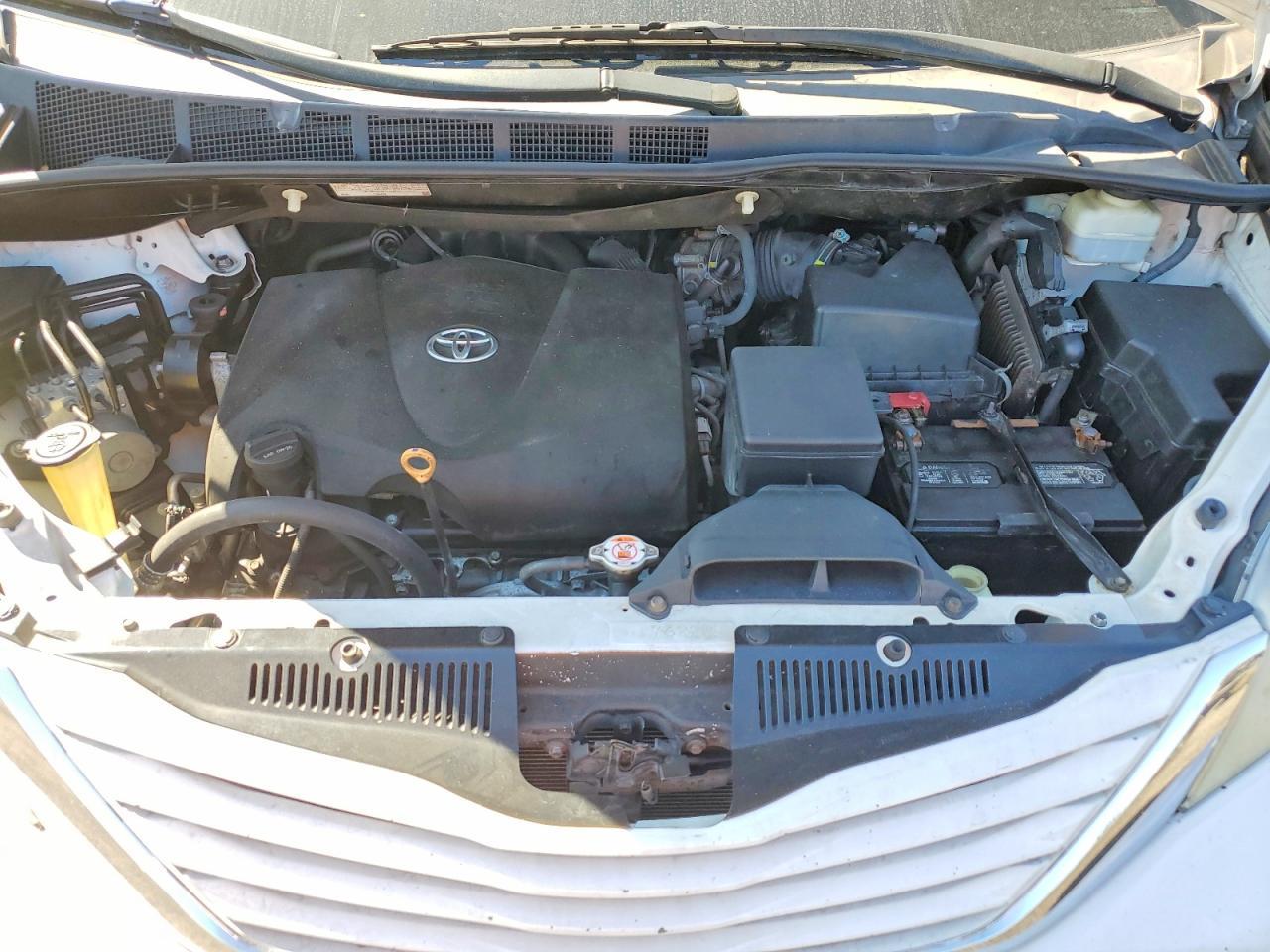 2017 TOYOTA SIENNA