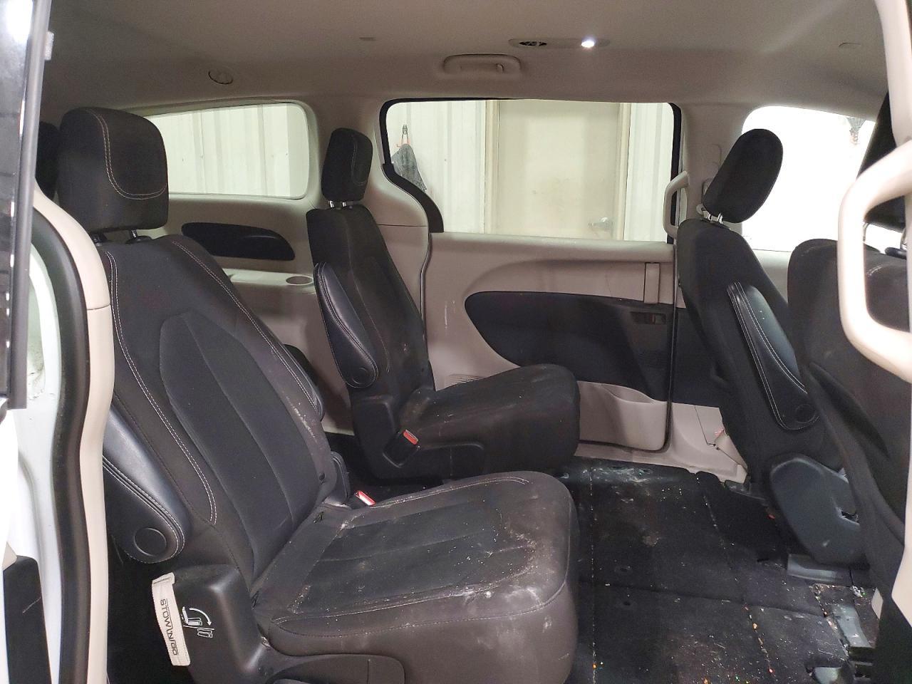 2022 CHRYSLER Voyager