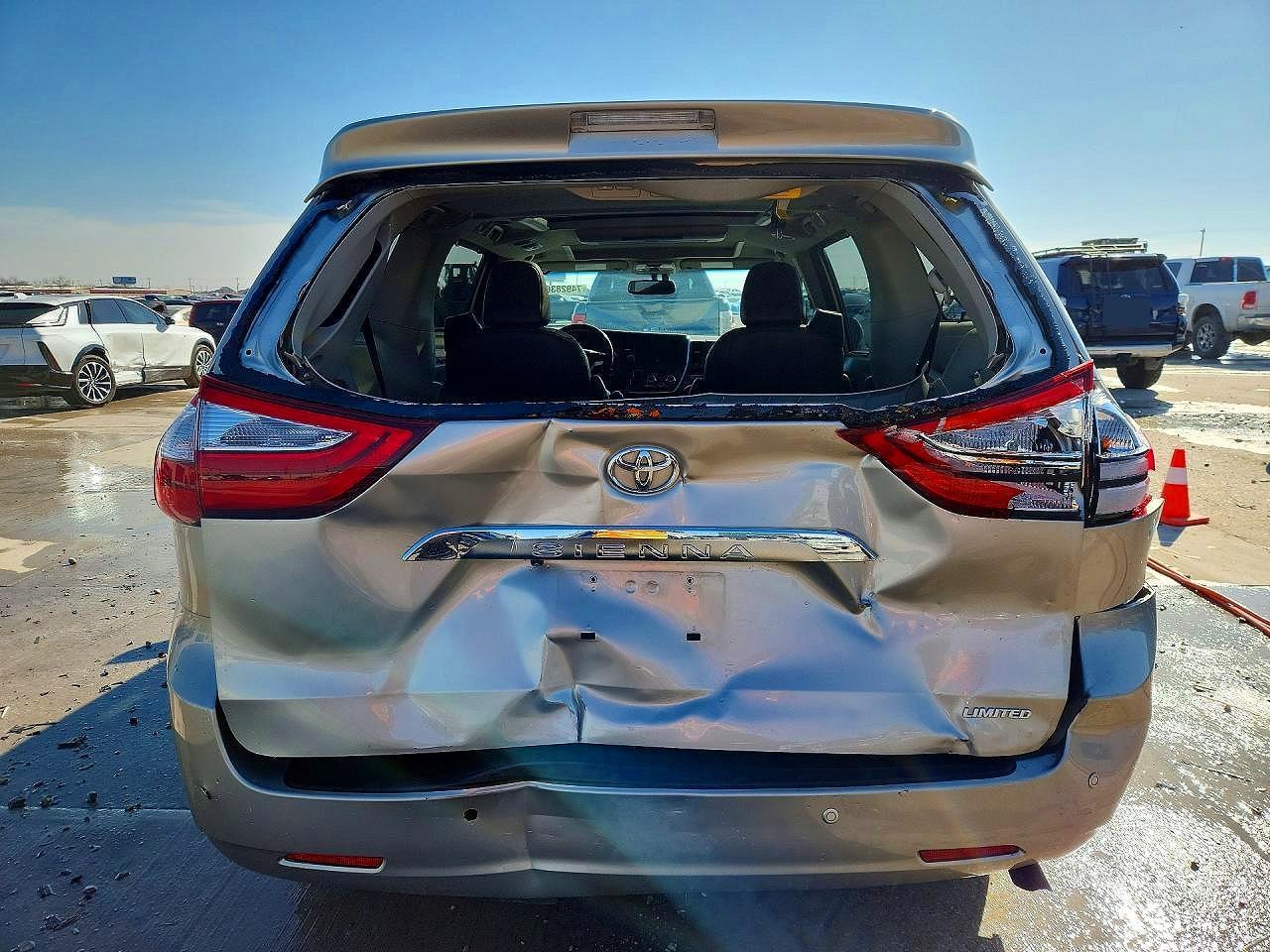 2017 TOYOTA SIENNA