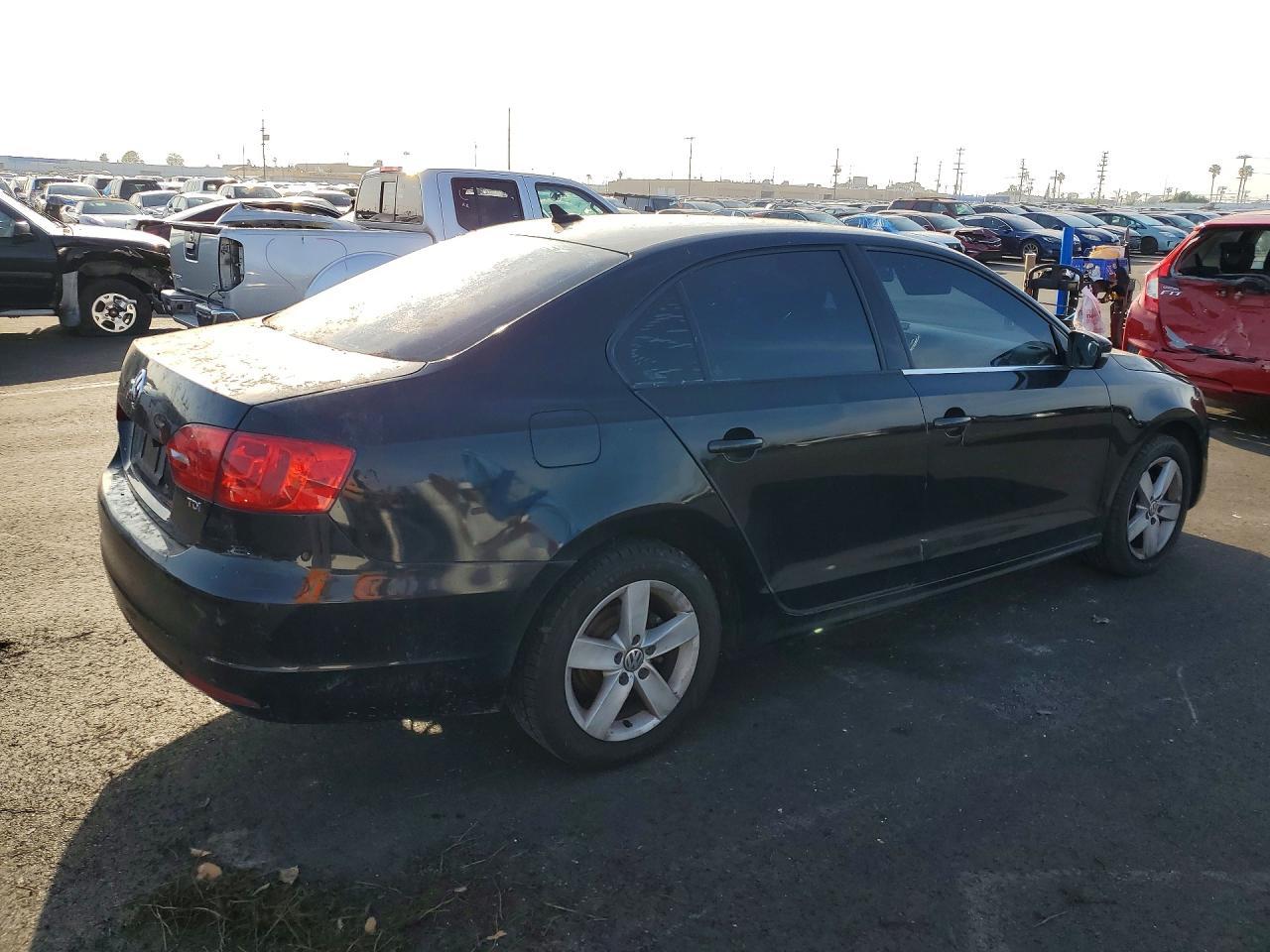 2013 VOLKSWAGEN JETTA