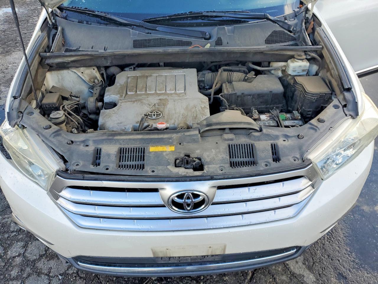 2011 TOYOTA HIGHLANDER