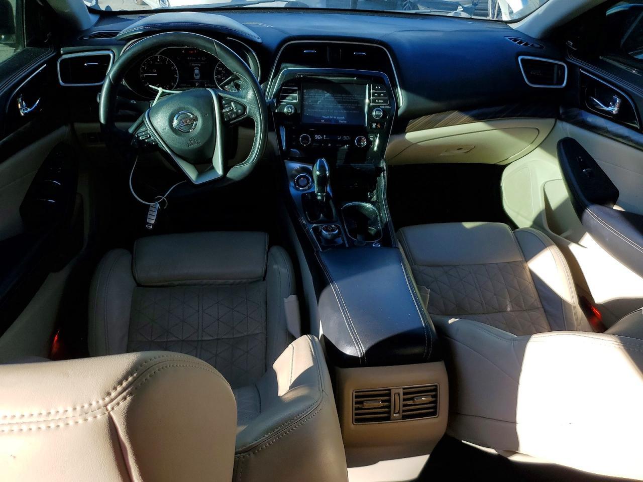 2017 NISSAN Maxima