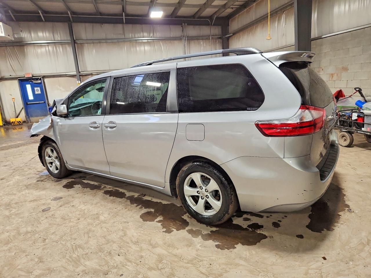 2015 TOYOTA SIENNA