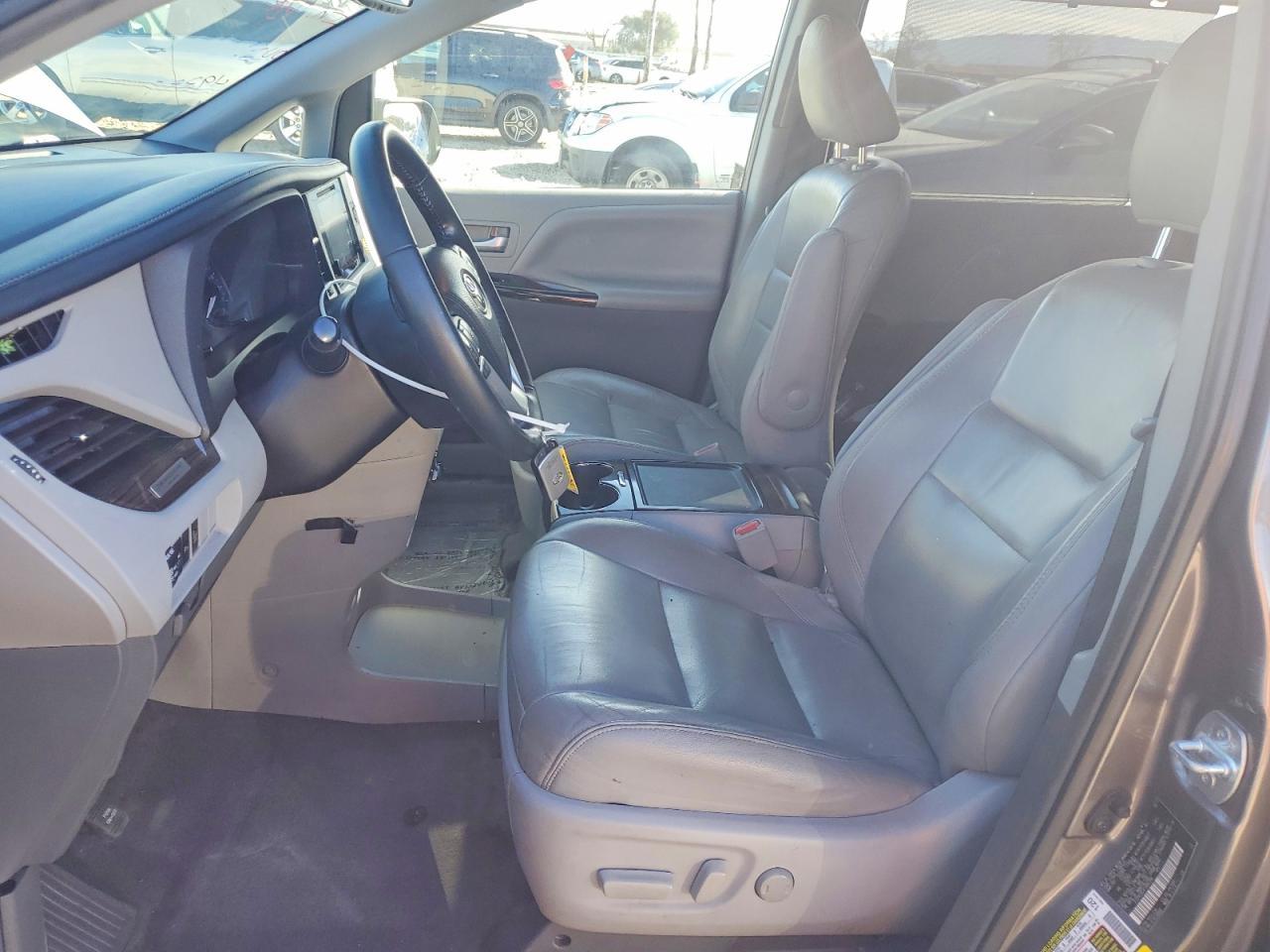 2015 TOYOTA SIENNA