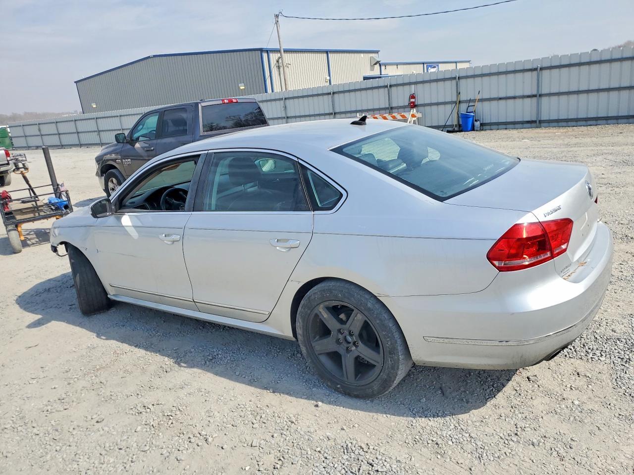 2014 VOLKSWAGEN Passat