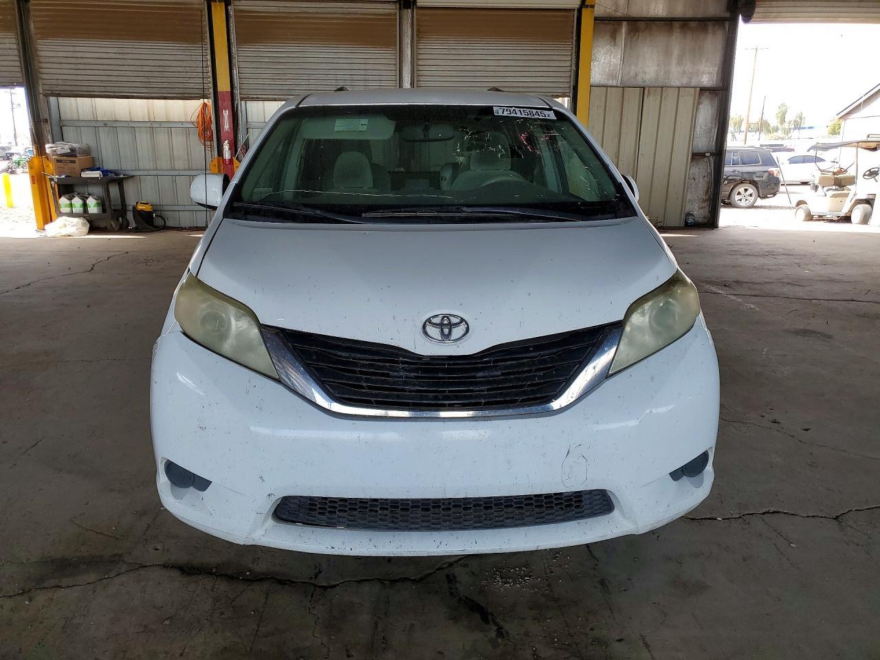 2012 TOYOTA SIENNA