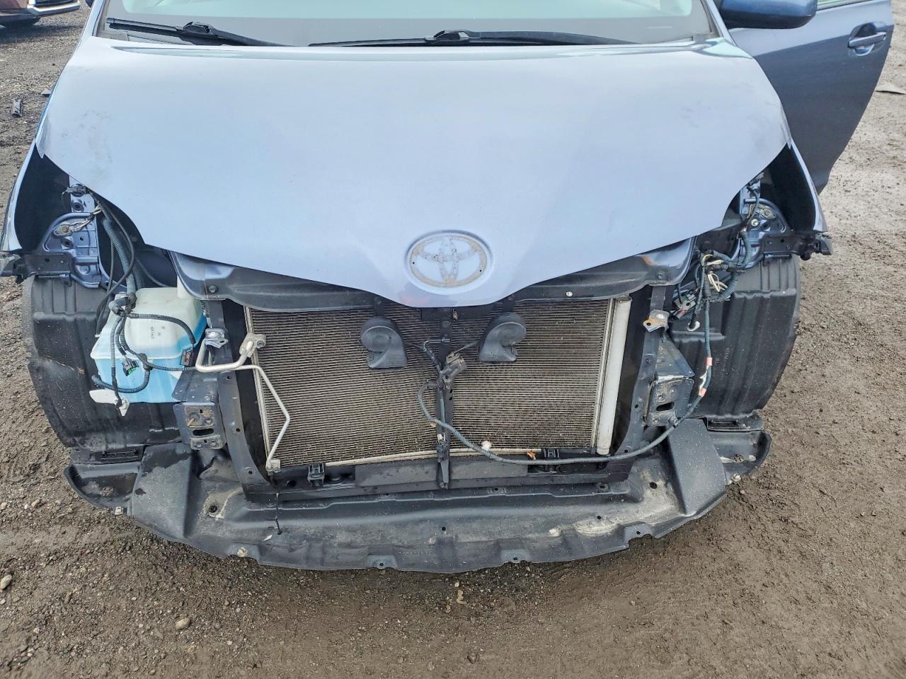 2015 TOYOTA SIENNA