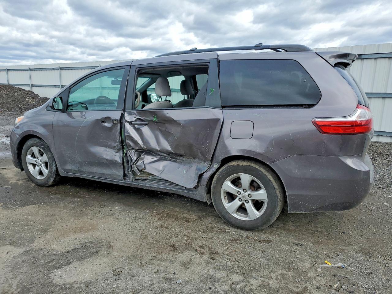 2015 TOYOTA SIENNA