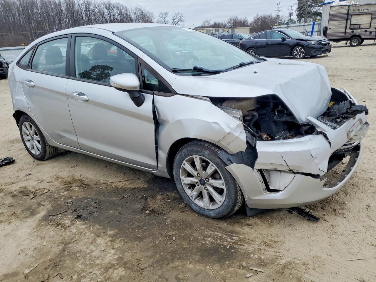 2013 FORD Fiesta
