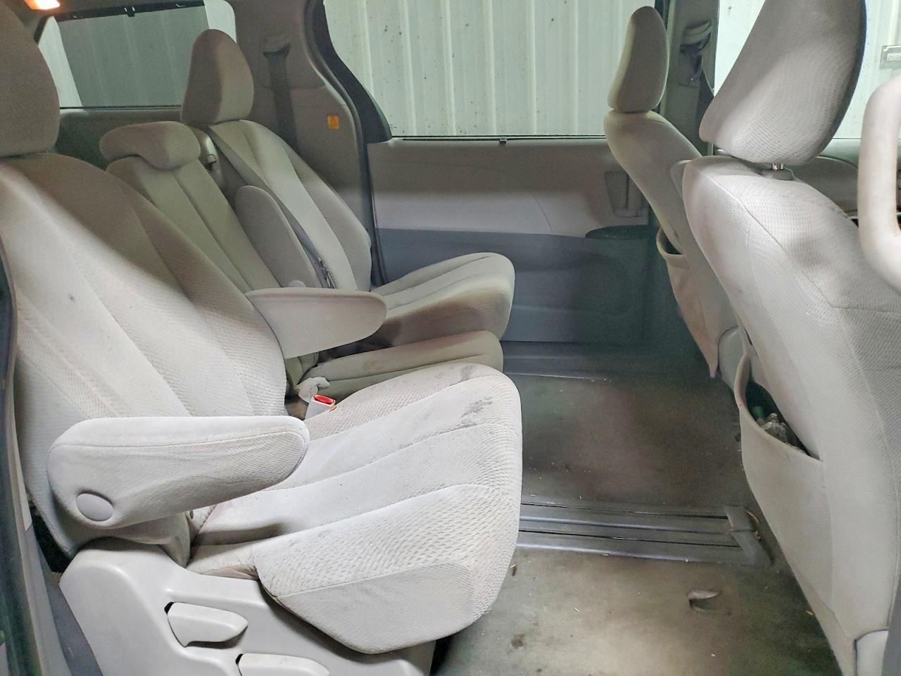2012 TOYOTA SIENNA