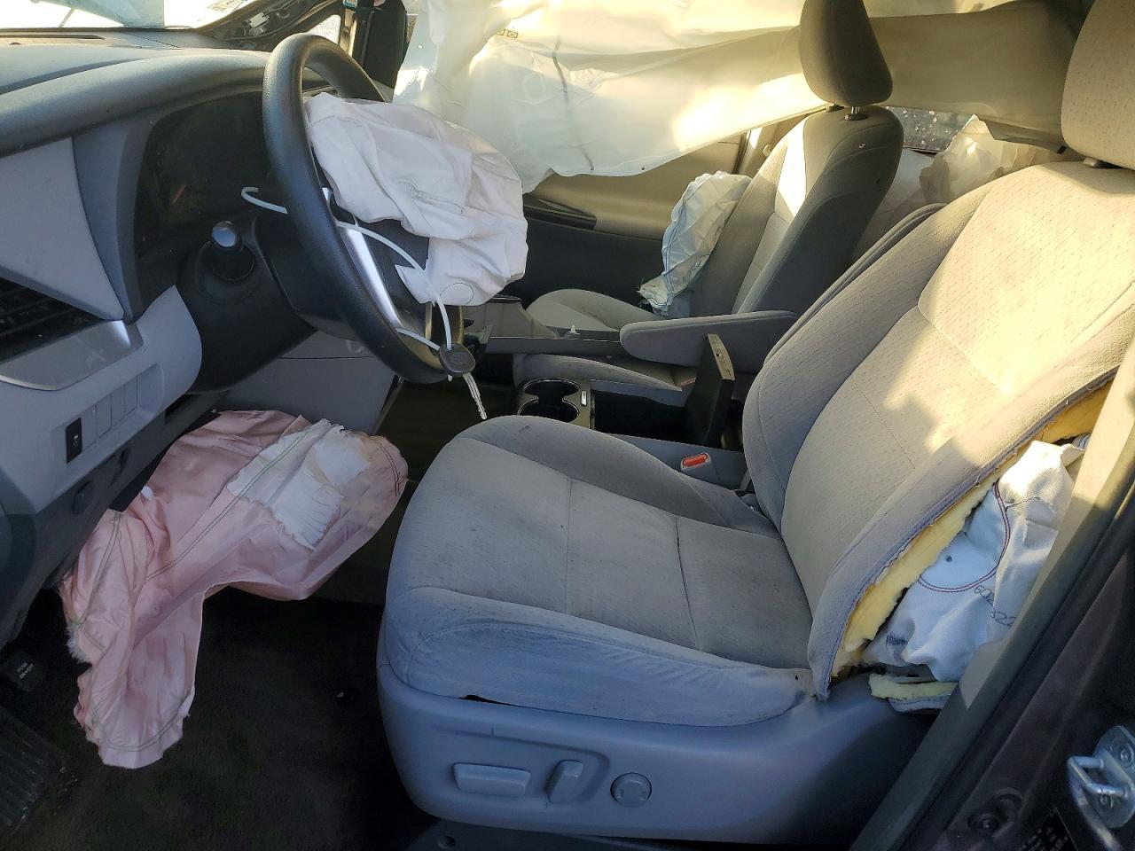 2016 TOYOTA SIENNA