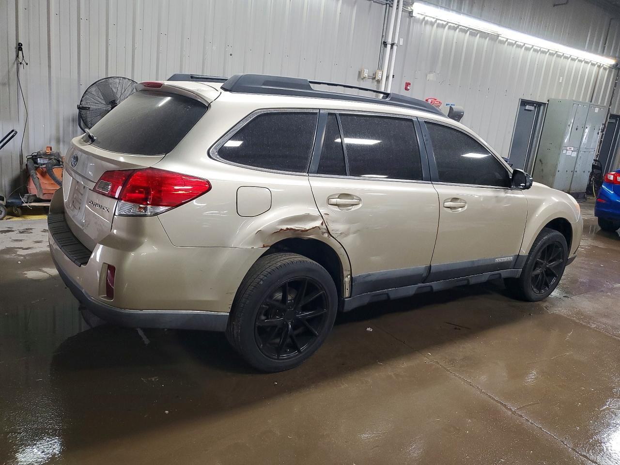 2010 SUBARU Outback