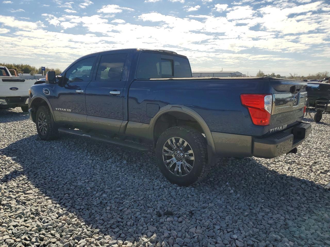 2016 NISSAN Titan