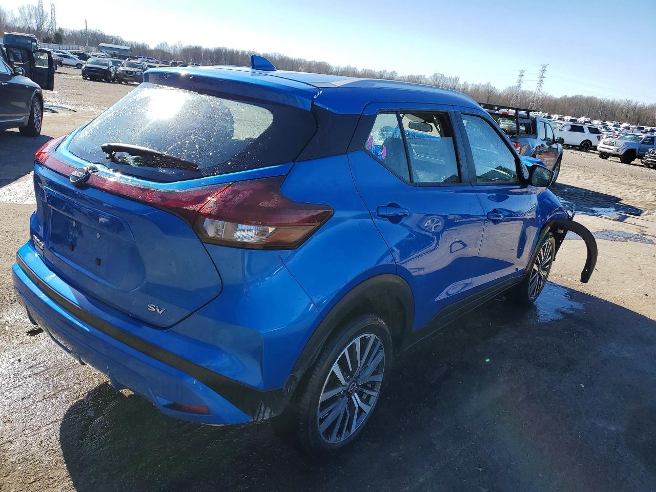 2024 NISSAN KICKS