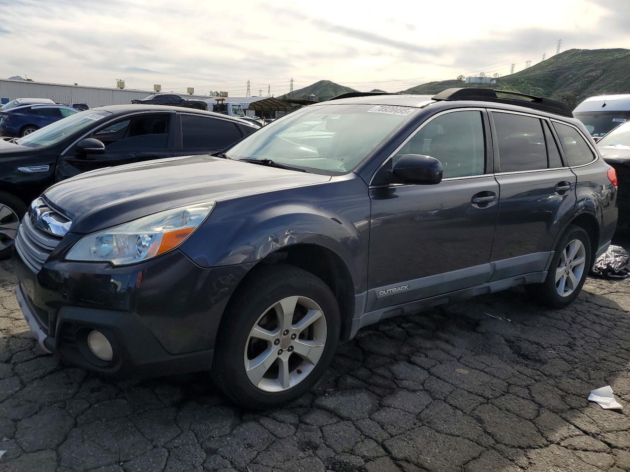 2013 SUBARU Outback