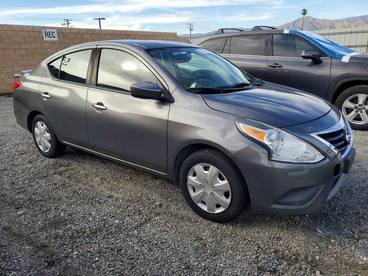 2017 NISSAN VERSA