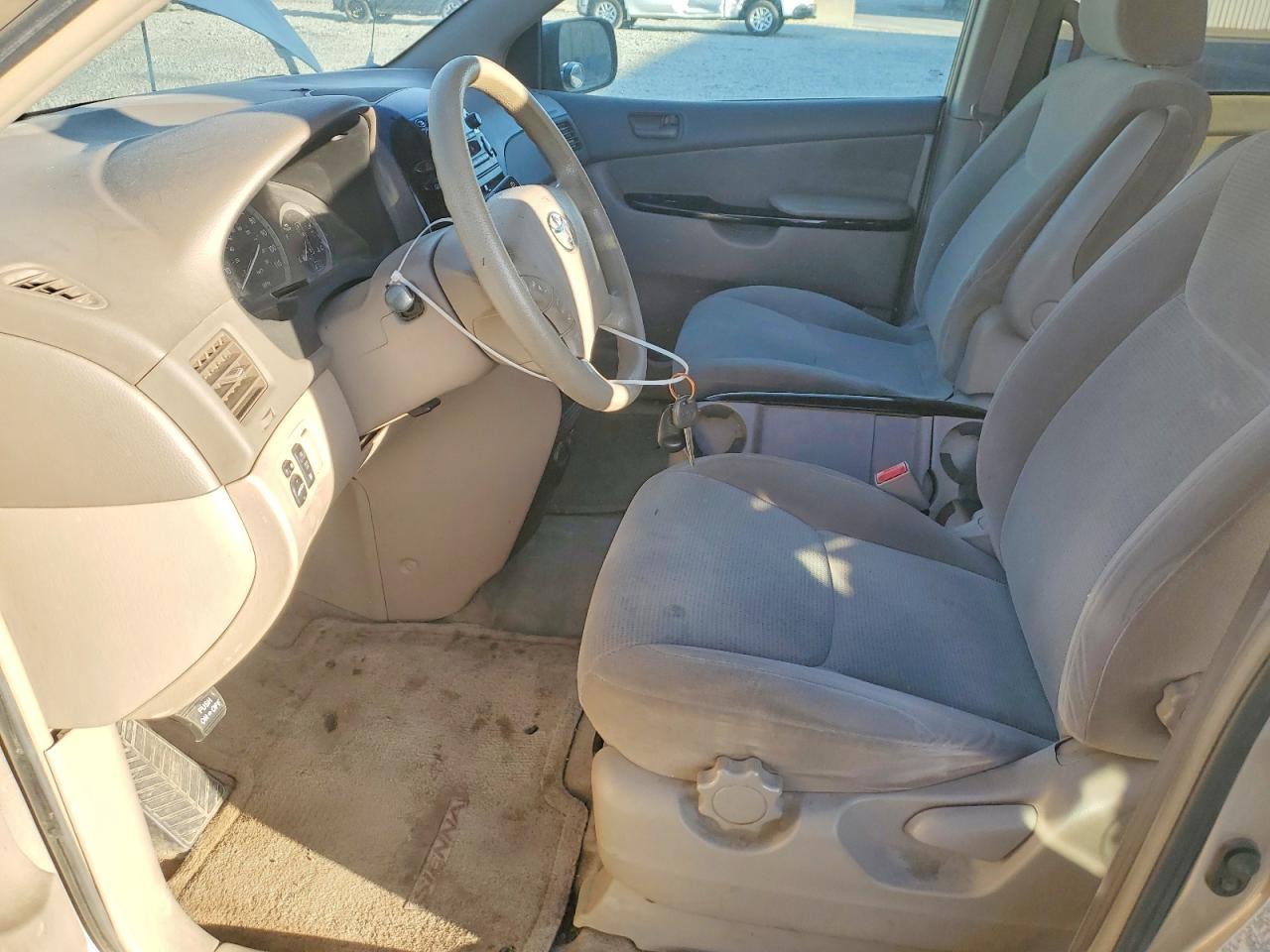 2004 TOYOTA SIENNA