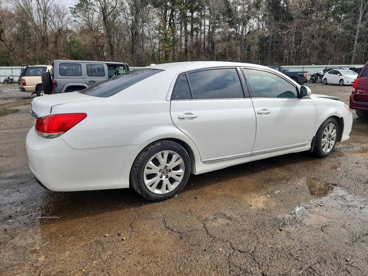 2011 TOYOTA Avalon