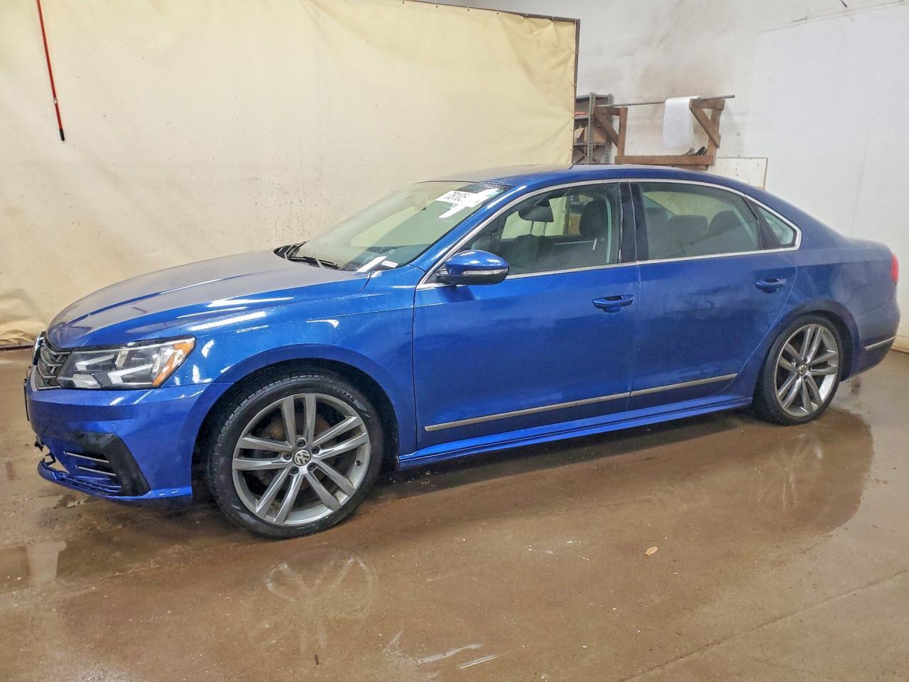 2016 VOLKSWAGEN Passat