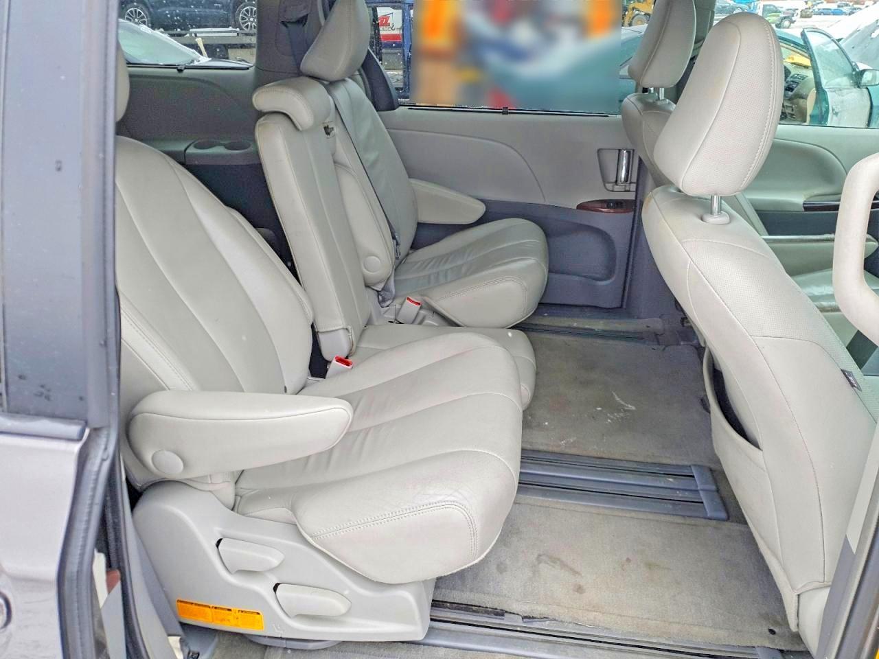 2013 TOYOTA SIENNA