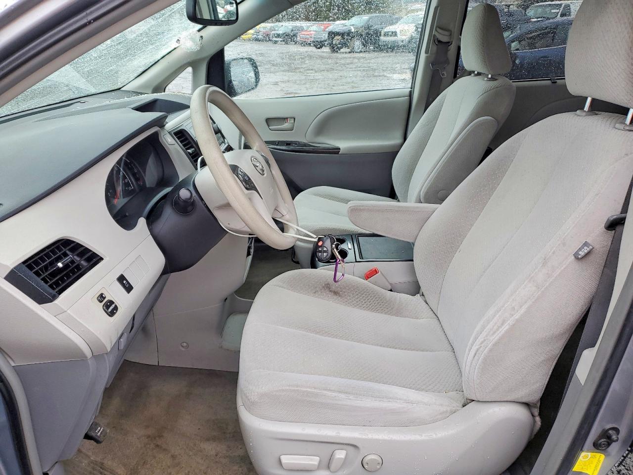 2013 TOYOTA SIENNA
