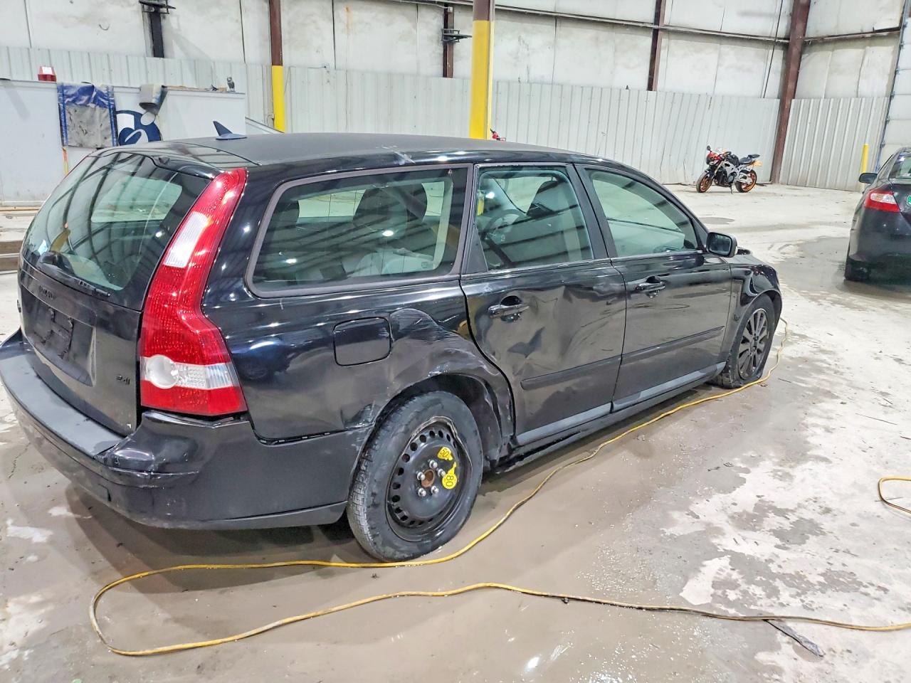 2005 VOLVO V50