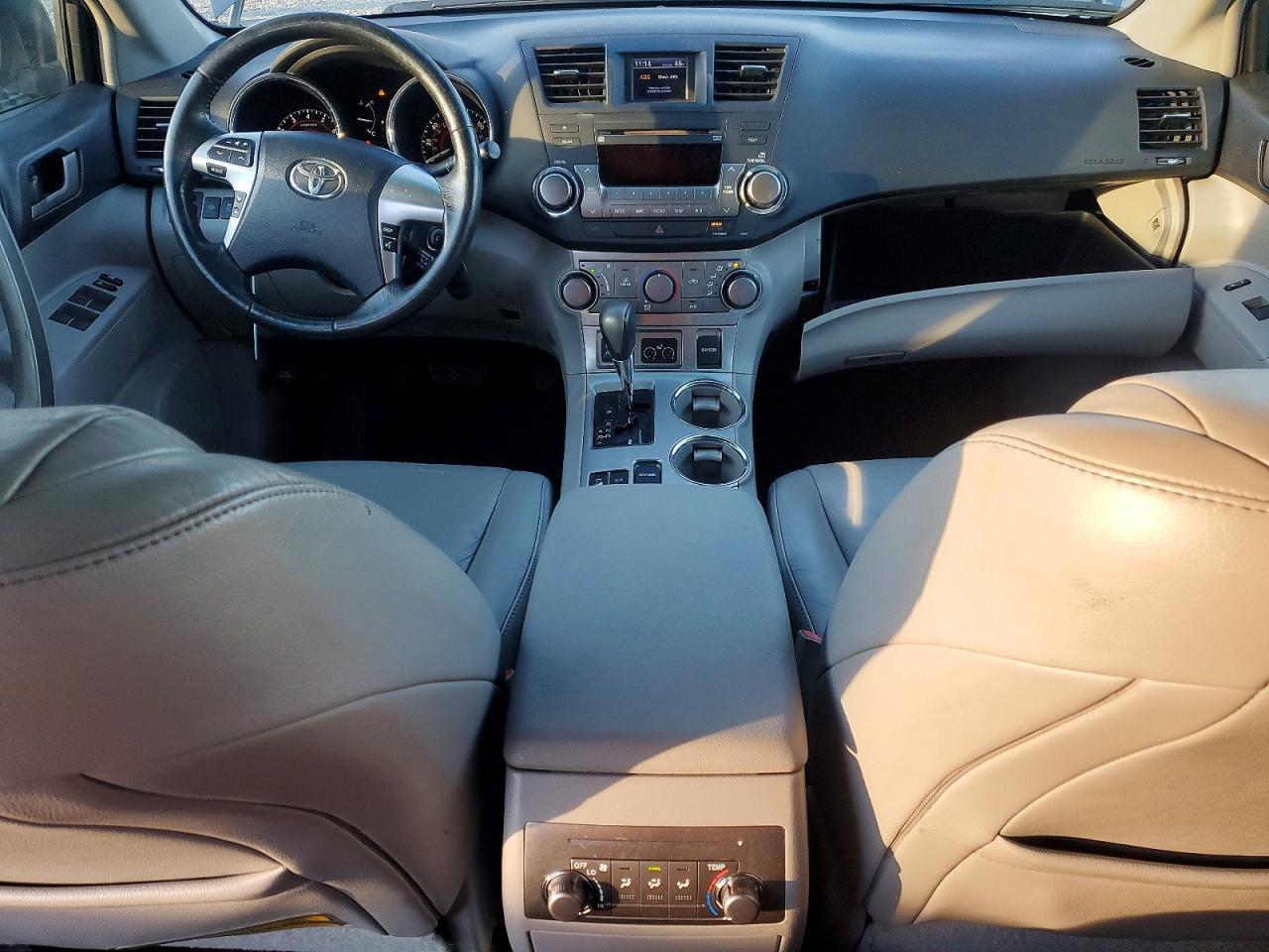 2011 TOYOTA HIGHLANDER