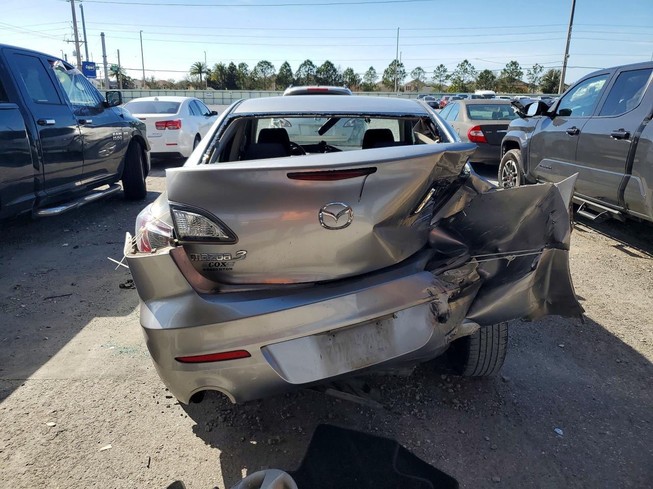 2013 MAZDA 3