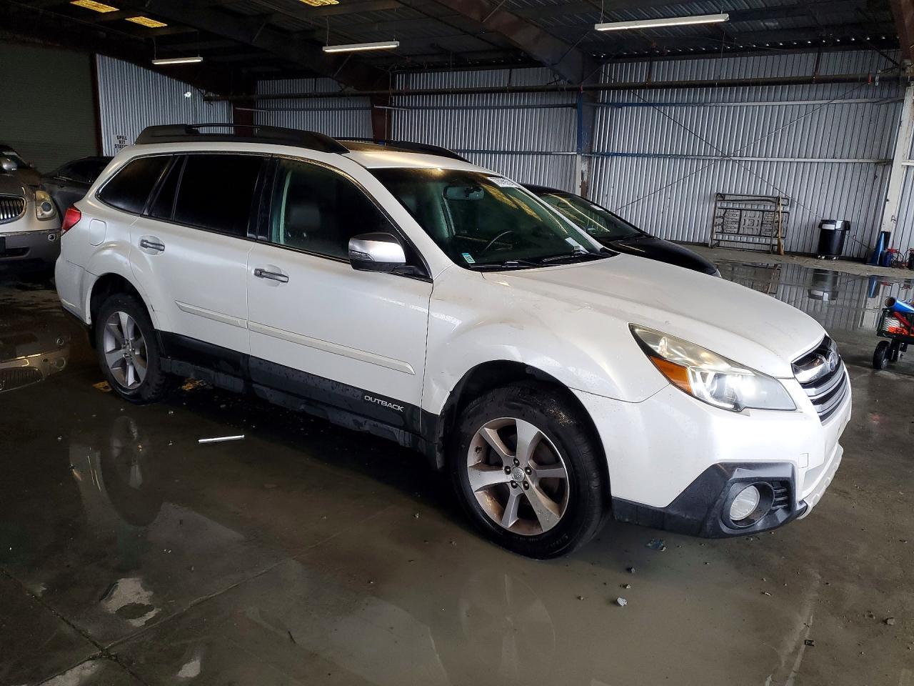 2013 SUBARU Outback