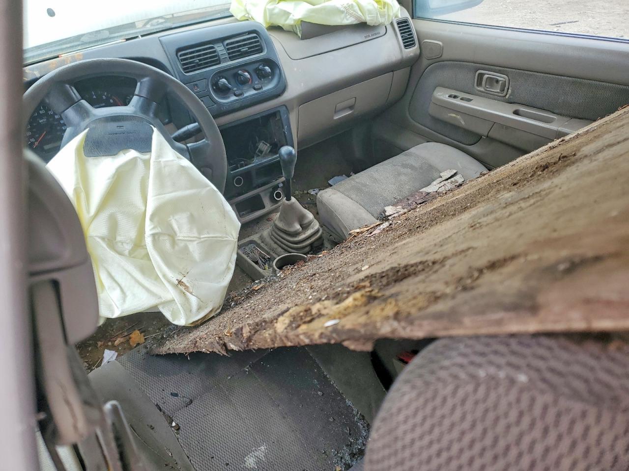2001 NISSAN Frontier