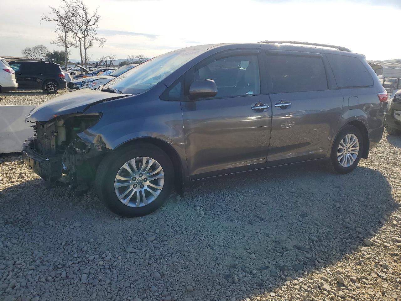 2015 TOYOTA SIENNA