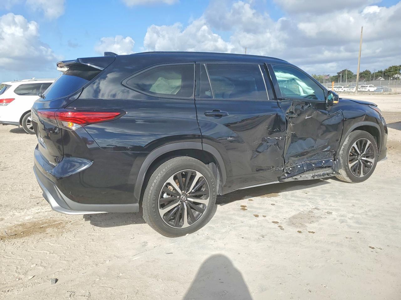 2022 TOYOTA HIGHLANDER