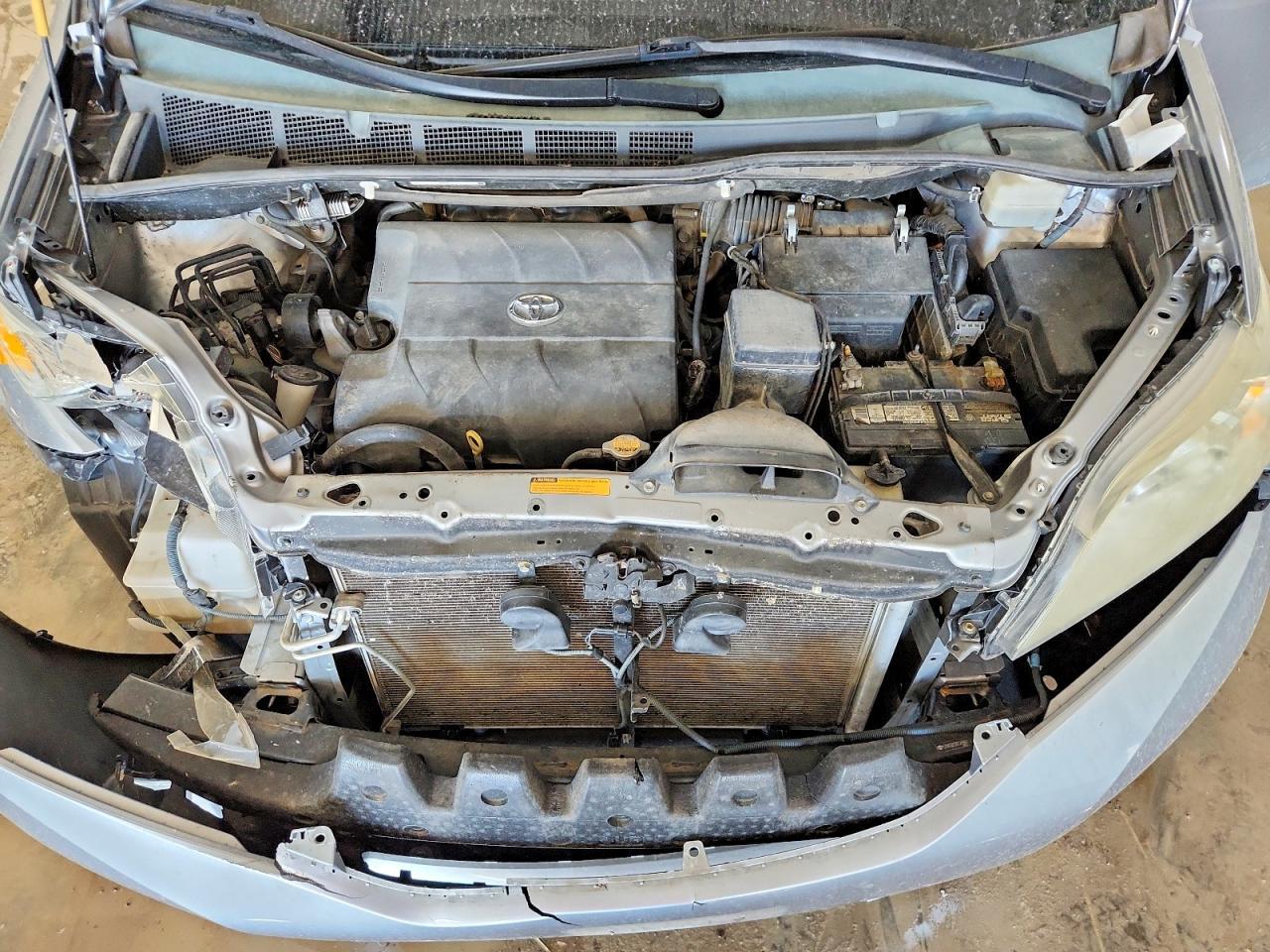 2013 TOYOTA SIENNA