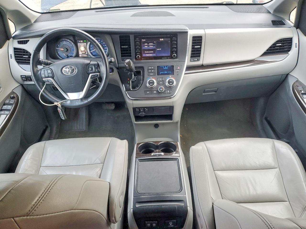 2018 TOYOTA SIENNA