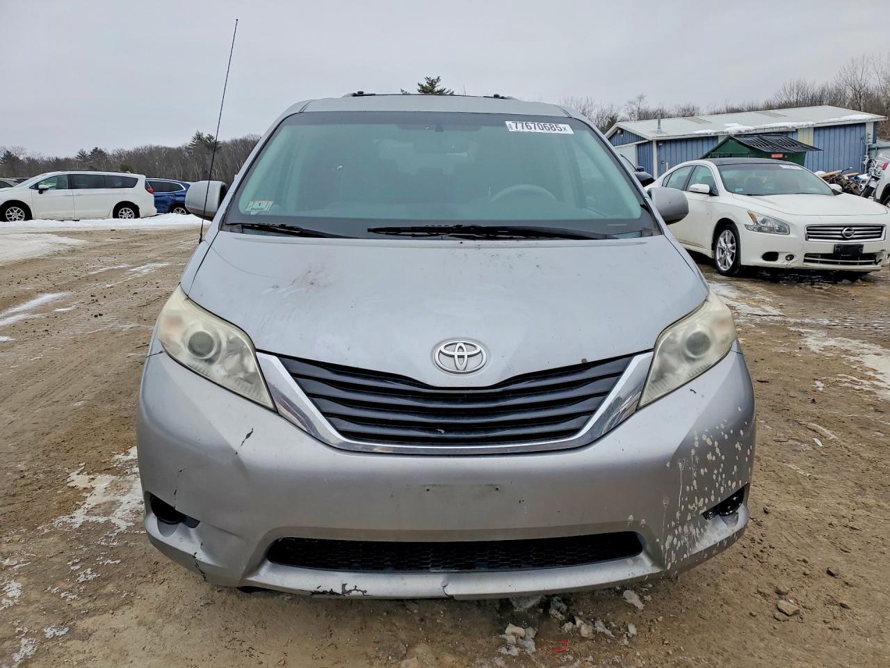 2012 TOYOTA SIENNA