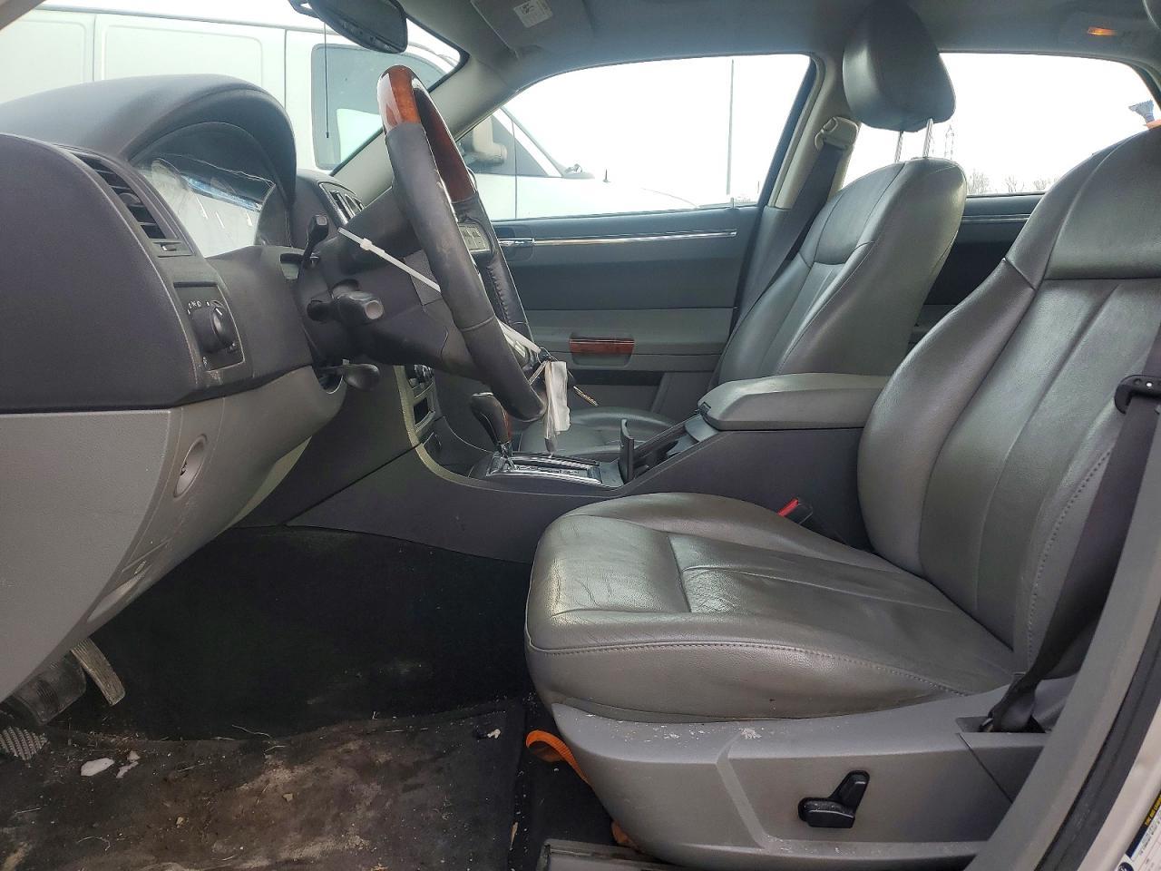 2005 CHRYSLER 300
